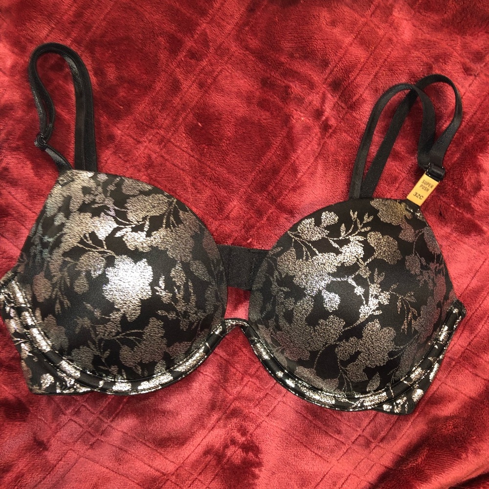 Vs Pink Super Push Up Bra Size 32C NWT